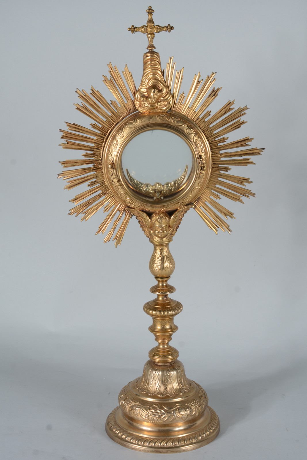 Custódia (ostensório), de metal dourado. Possivelmente brasileira, do... - foto 4 de 11