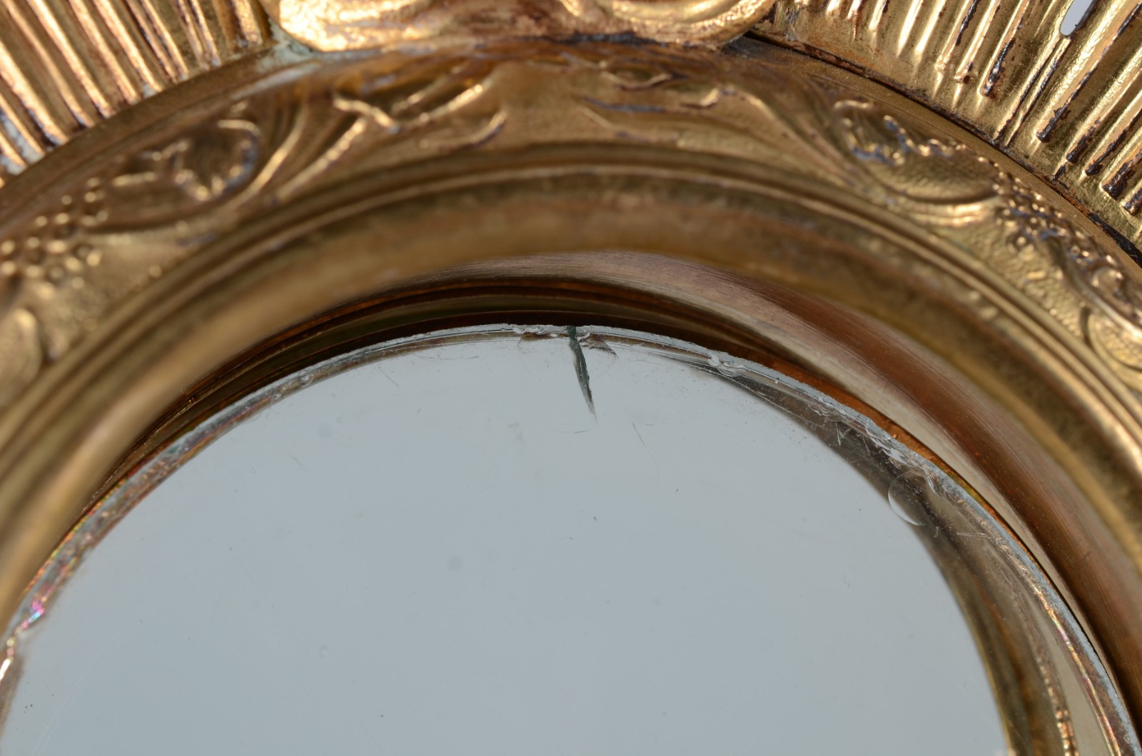 Custódia (ostensório), de metal dourado. Possivelmente brasileira, do... - foto 9 de 11