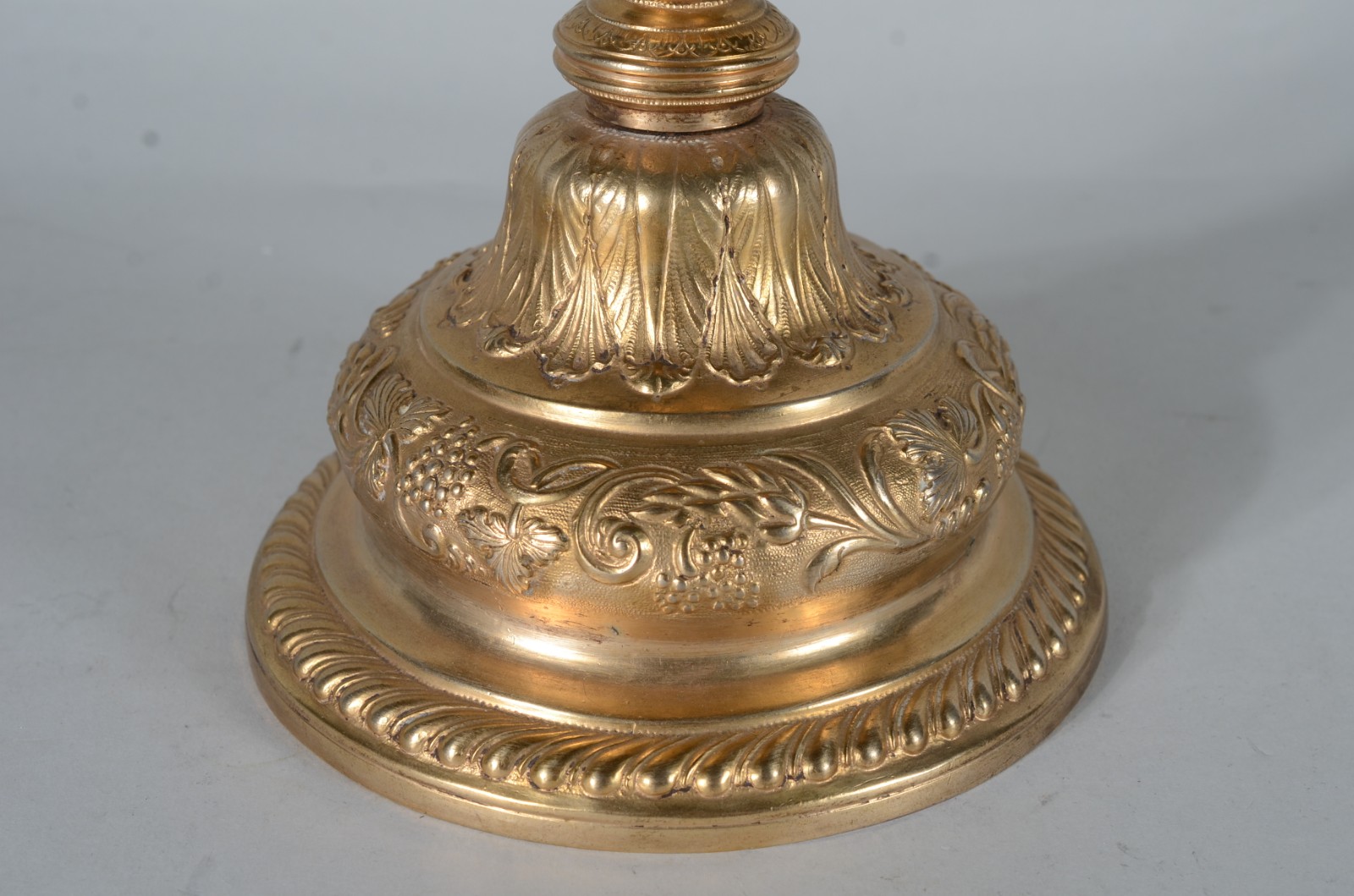 Custódia (ostensório), de metal dourado. Possivelmente brasileira, do... - foto 10 de 11