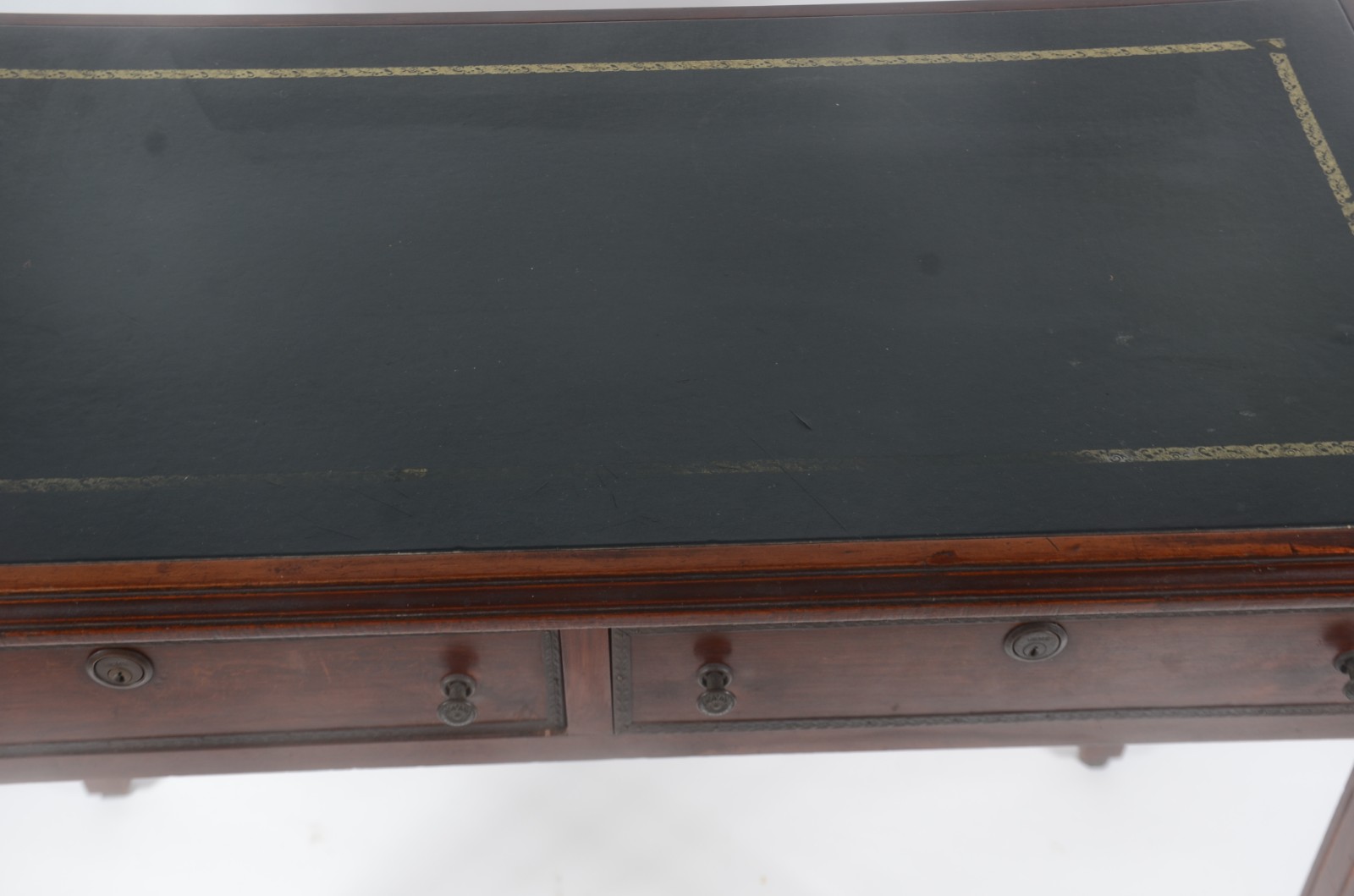 Mesa de escritório de madeira nobre, 2 gavetas, tampo de couro verde... - foto 6 de 8