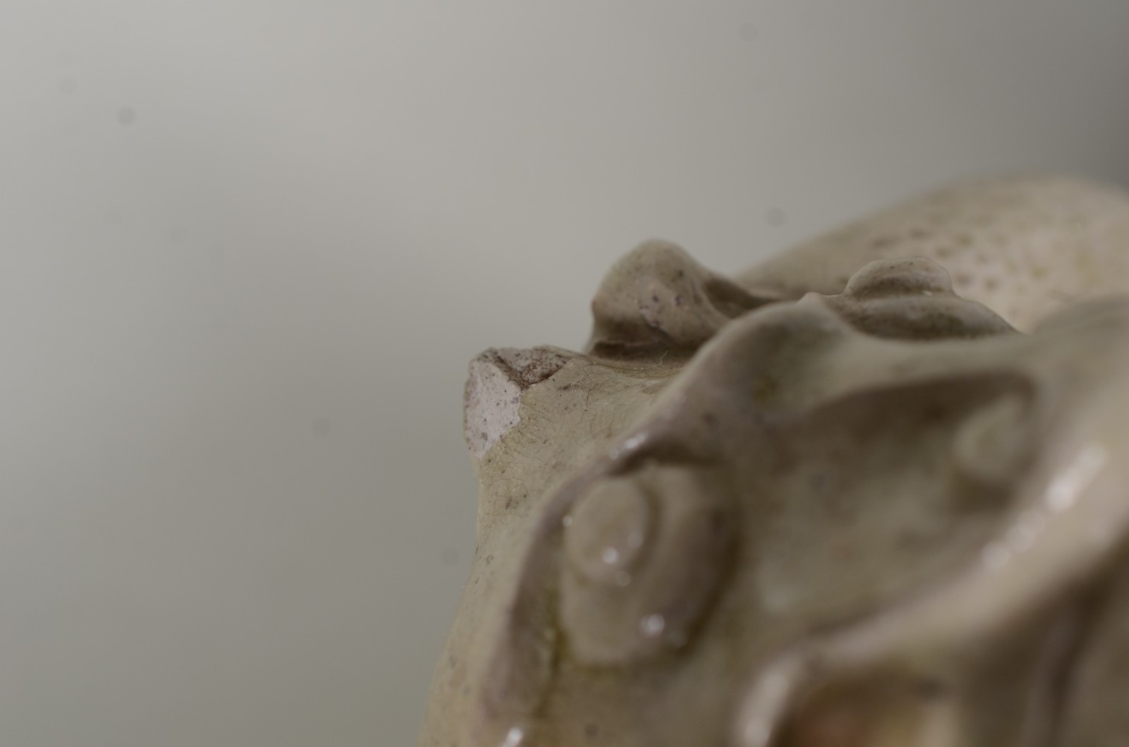 Três peças de porcelana oriental representando animais estilizados... - foto 9 de 11