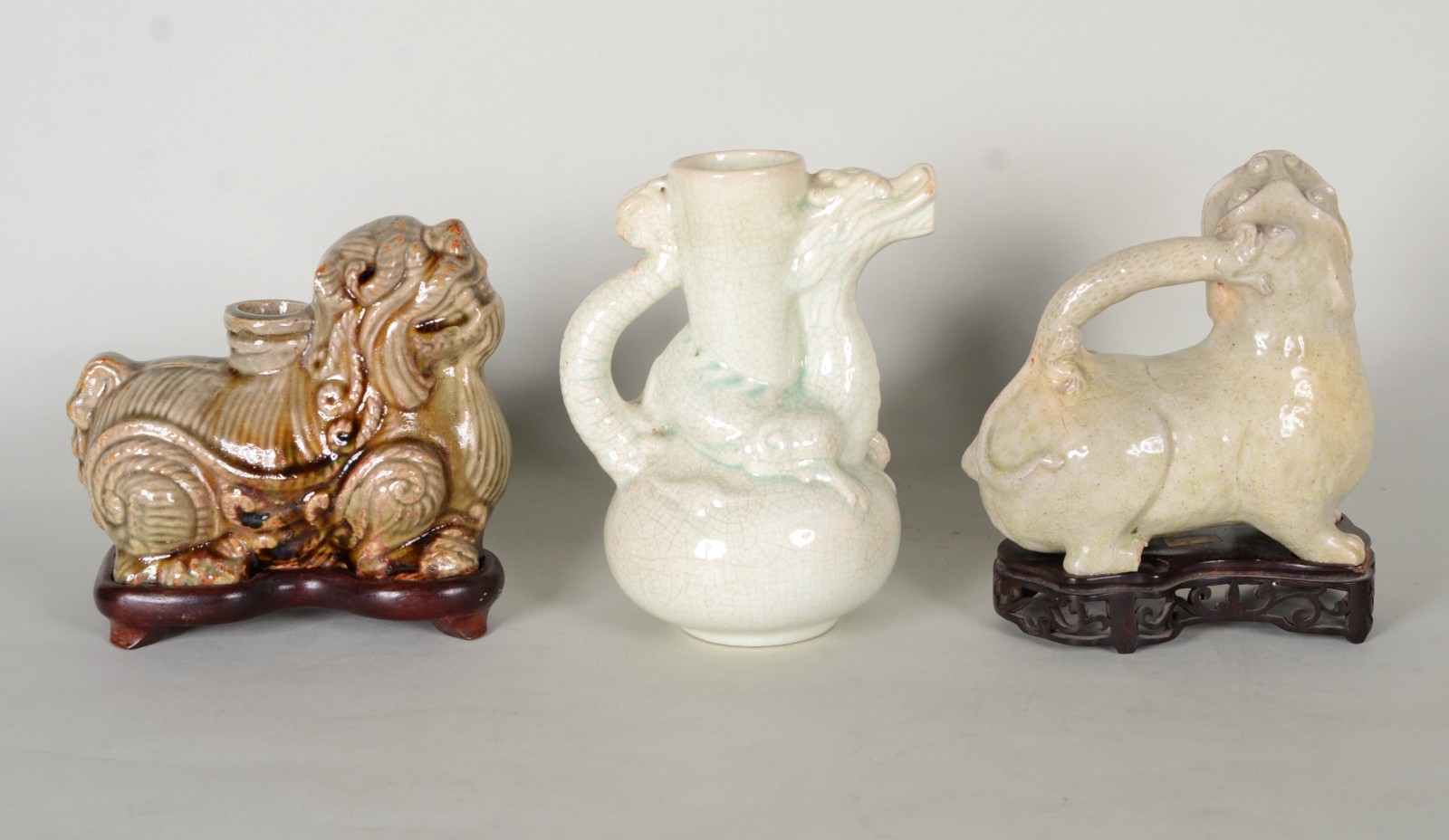 Três peças de porcelana oriental representando animais estilizados... - foto 5 de 11