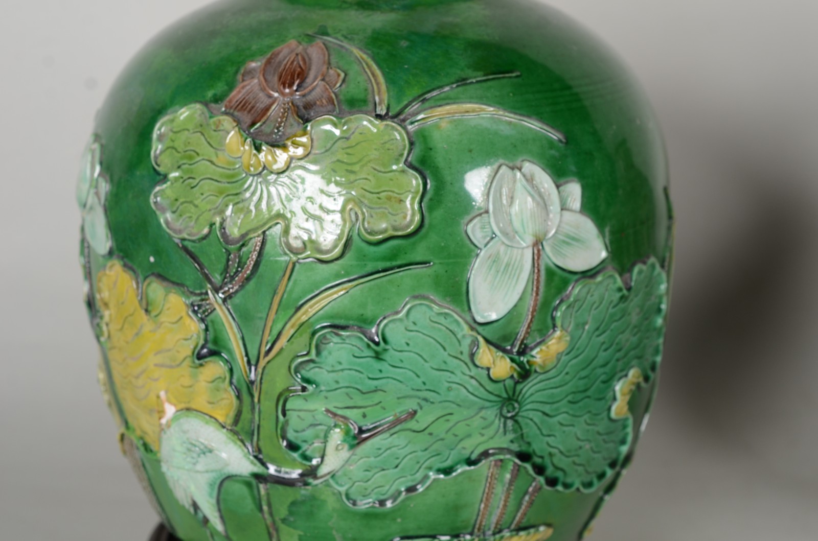 Dois vasos de porcelana oriental. Com restauros e pequenos desgastes. - foto 5 de 10