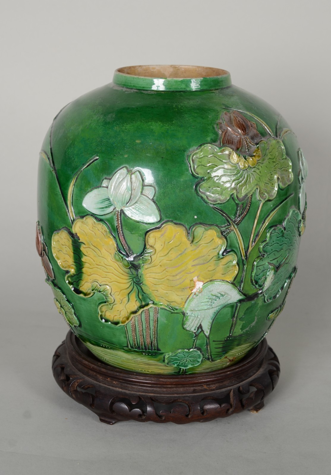 Dois vasos de porcelana oriental. Com restauros e pequenos desgastes. - foto 4 de 10