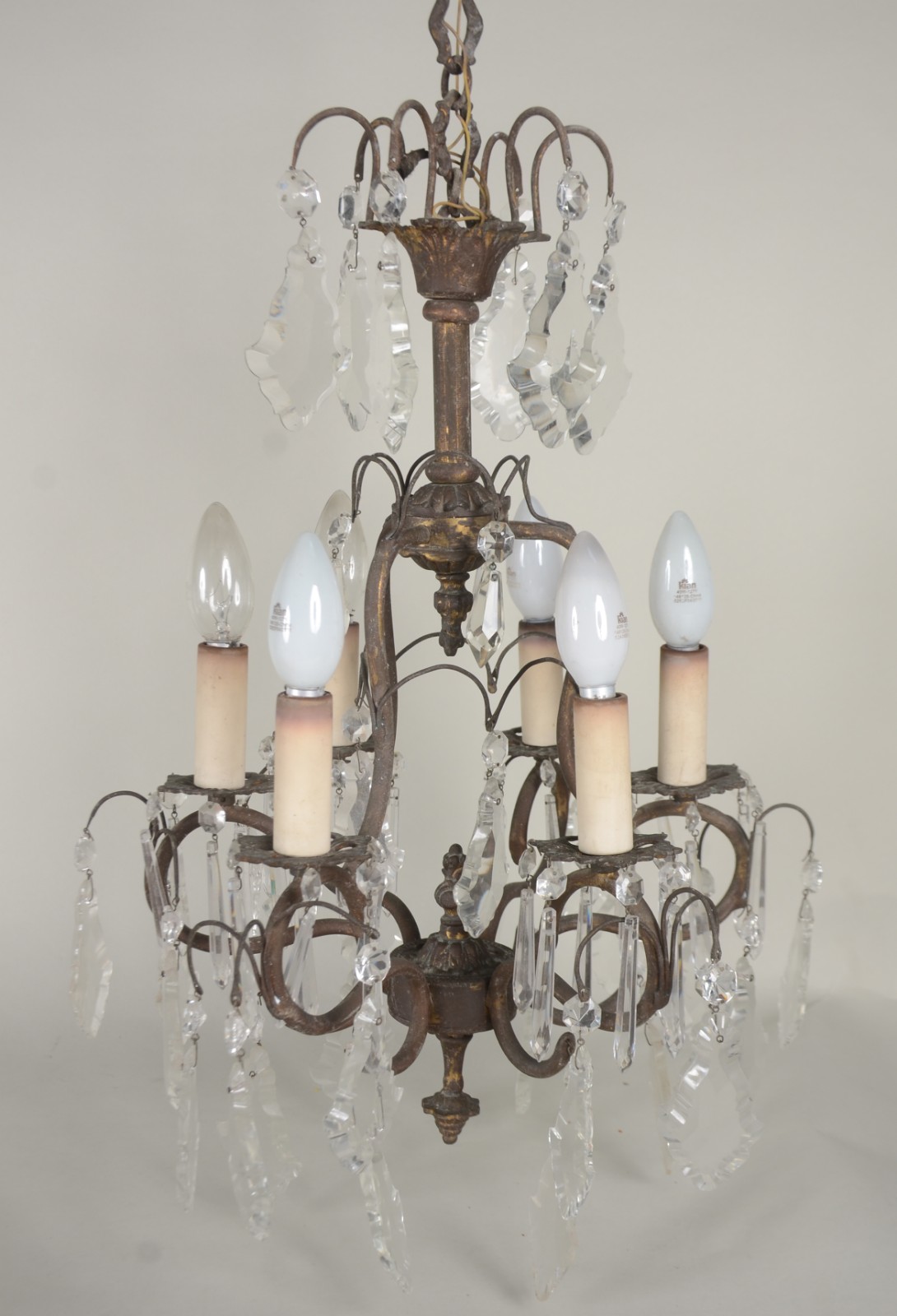 Lustre de metal para 6 luzes, pingentes de cristal lapidado. - foto 3 de 10
