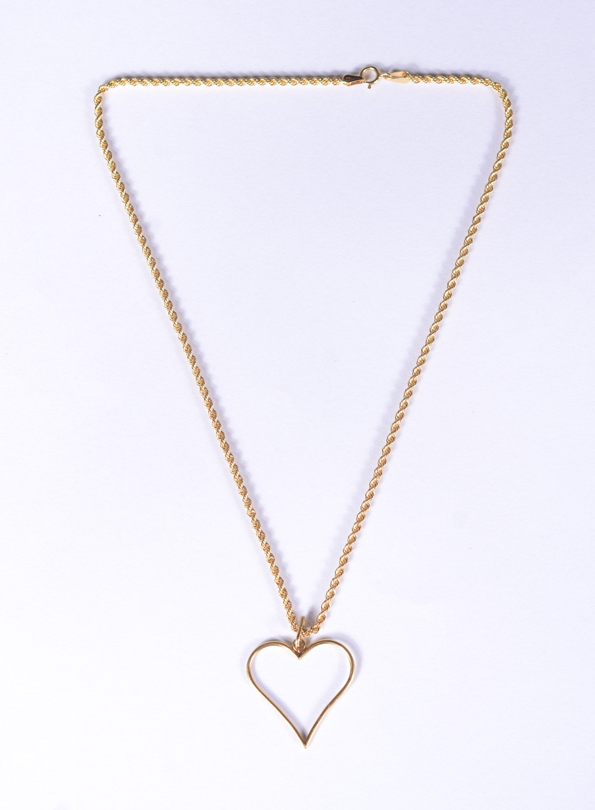 Colar de ouro 18 k., contraste 750 com pendente feitio coração. (Por... - foto 2 de 5