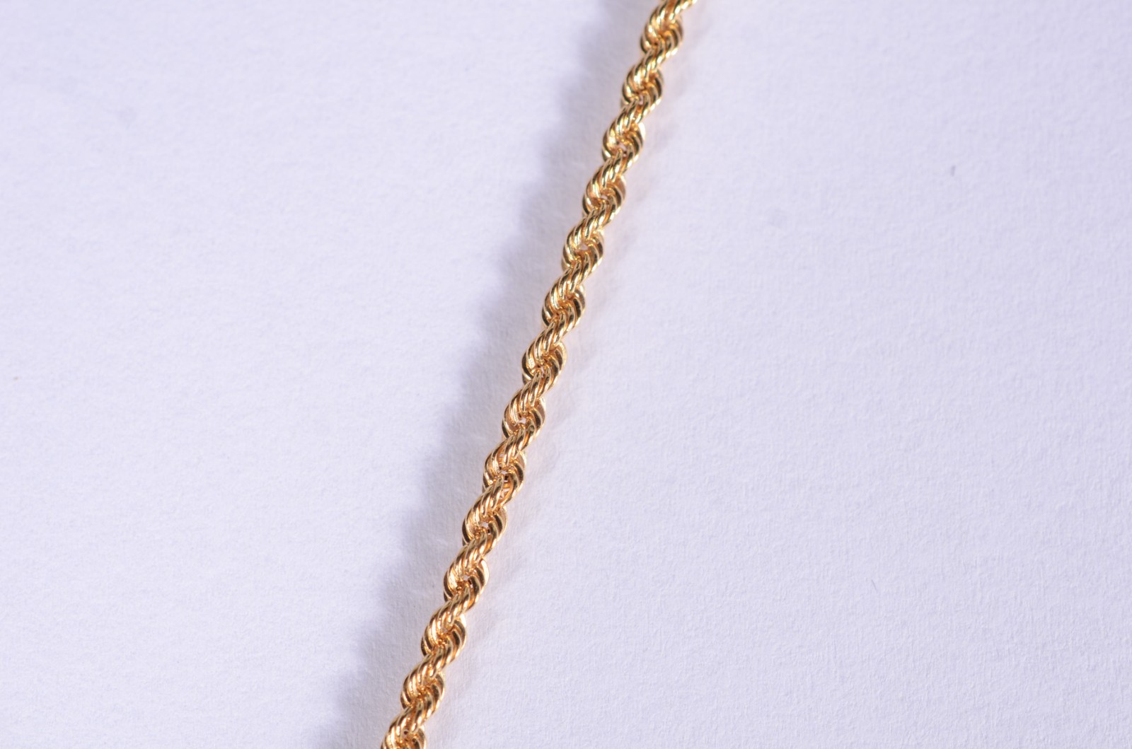 Colar de ouro 18 k., contraste 750 com pendente feitio coração. (Por... - foto 3 de 5