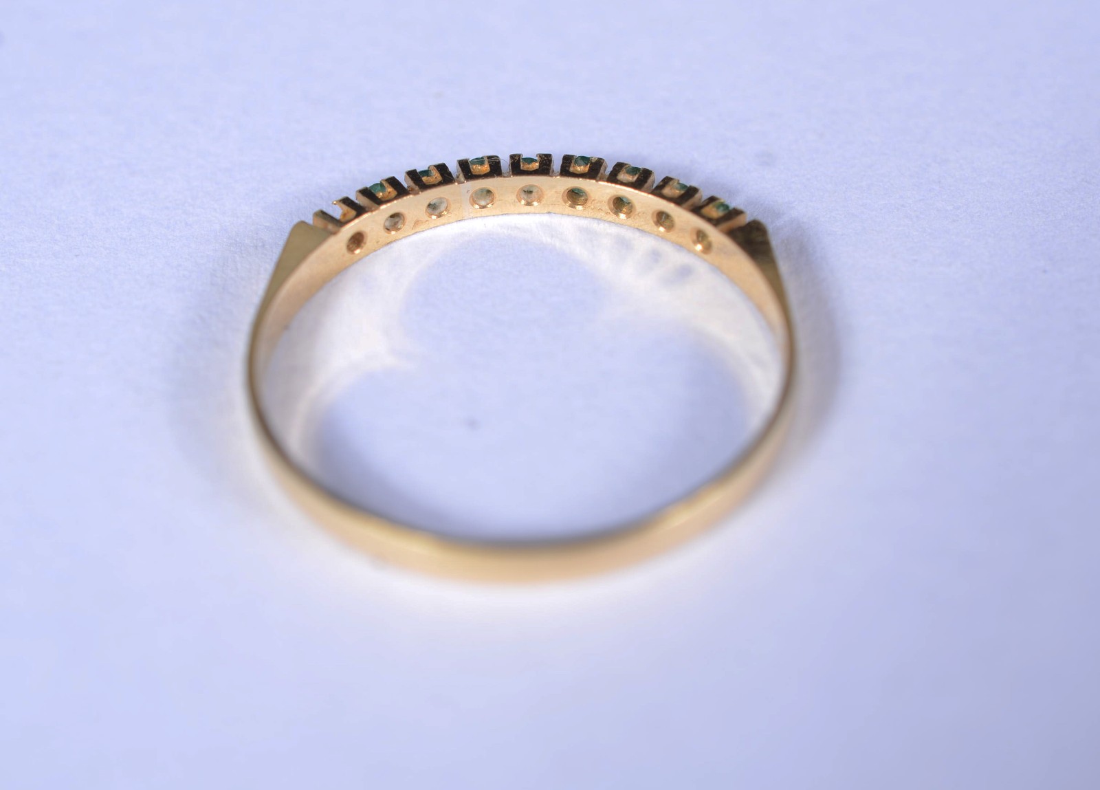 Anel de ouro 18 k., contraste 750 cravejado com esmeraldas, aro 17... - foto 6 de 11