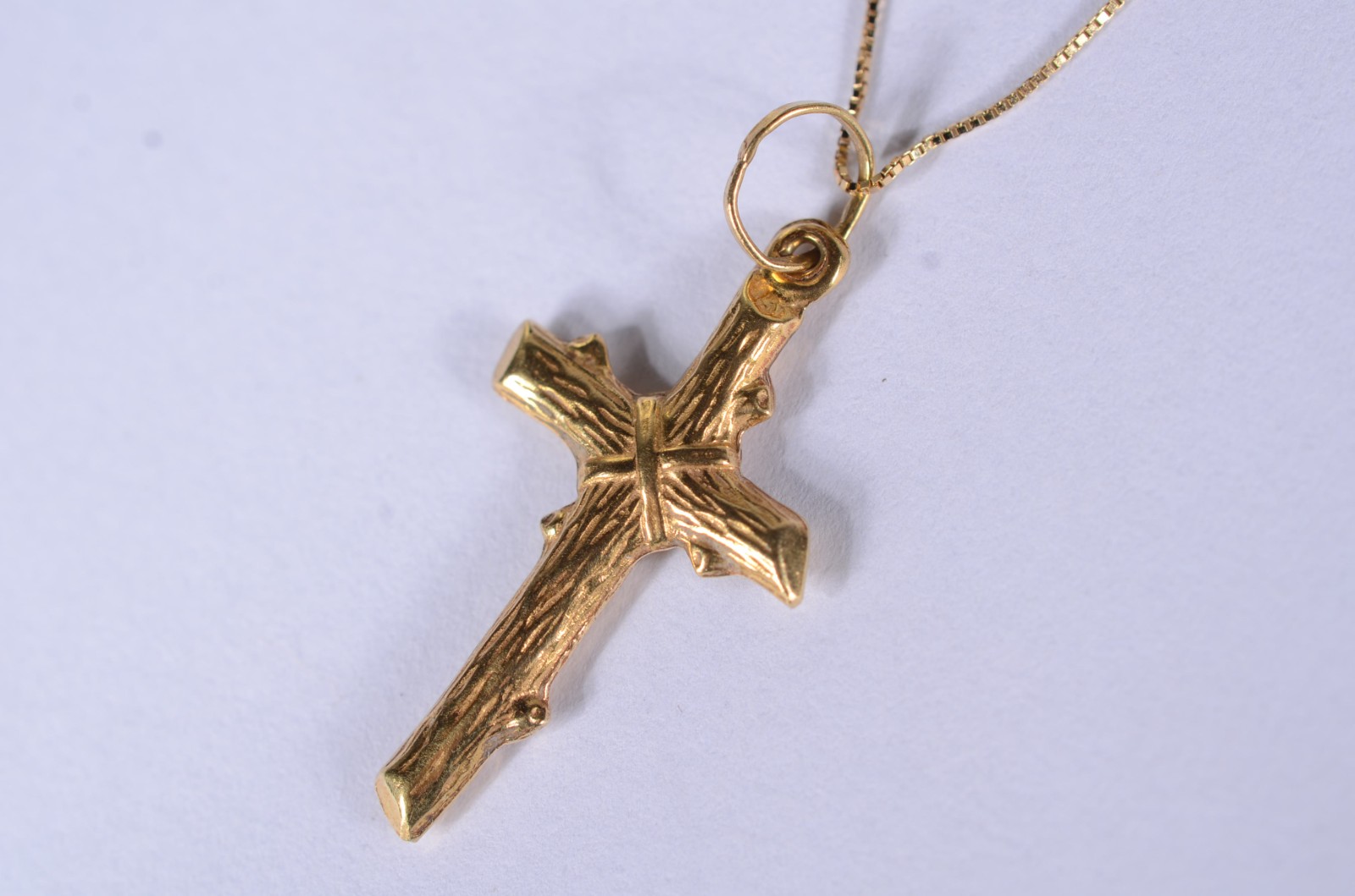 Colar de ouro 18 k., contraste 750 com crucifixo. (Por motivos de... - foto 1 de 7