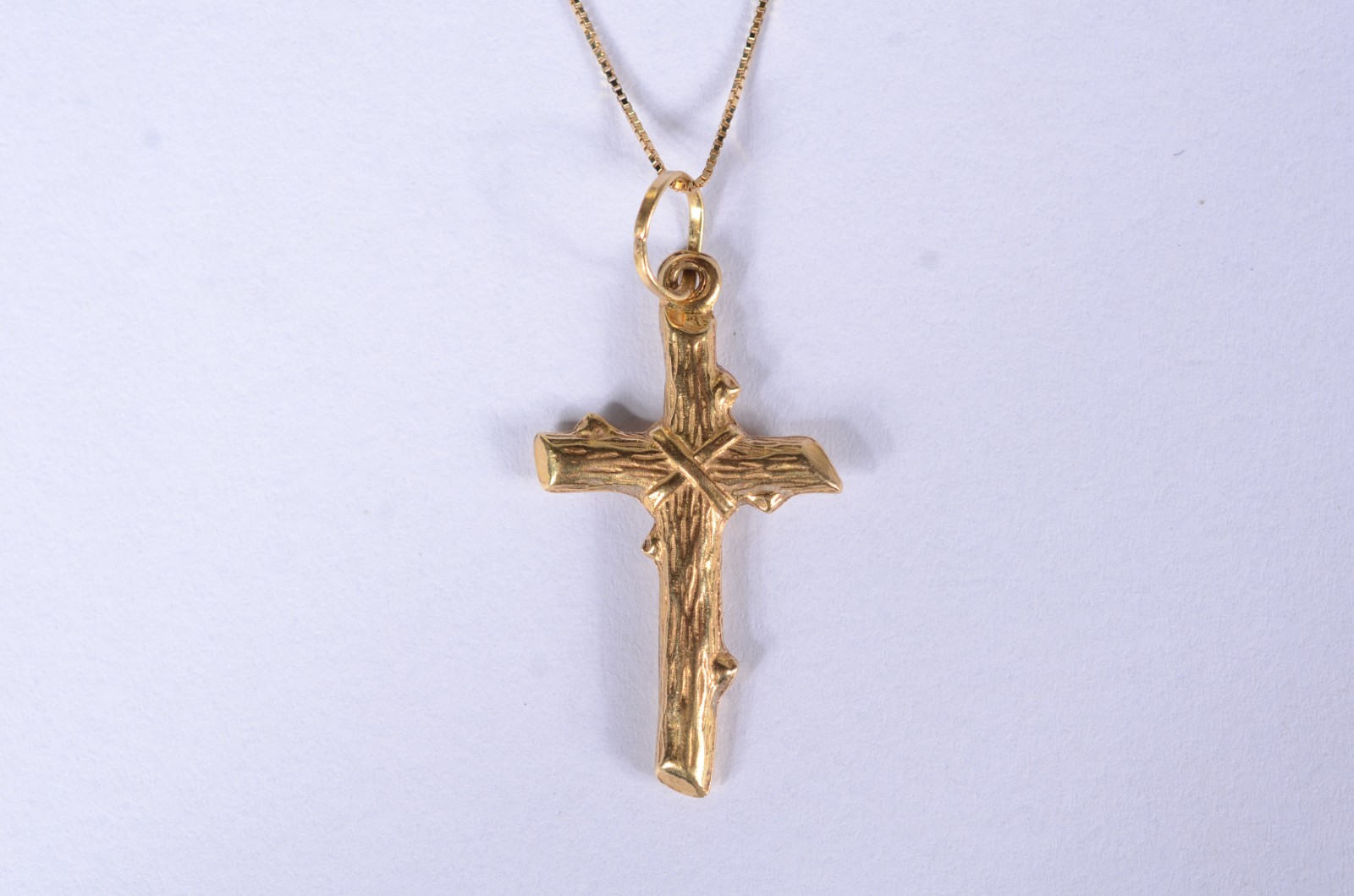 Colar de ouro 18 k., contraste 750 com crucifixo. (Por motivos de... - foto 2 de 7