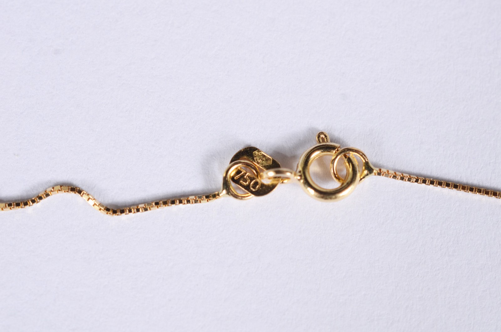 Colar de ouro 18 k., contraste 750 com crucifixo. (Por motivos de... - foto 5 de 7