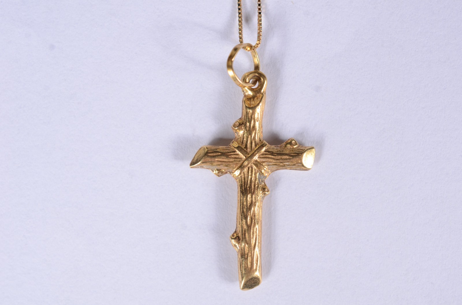 Colar de ouro 18 k., contraste 750 com crucifixo. (Por motivos de... - foto 6 de 7