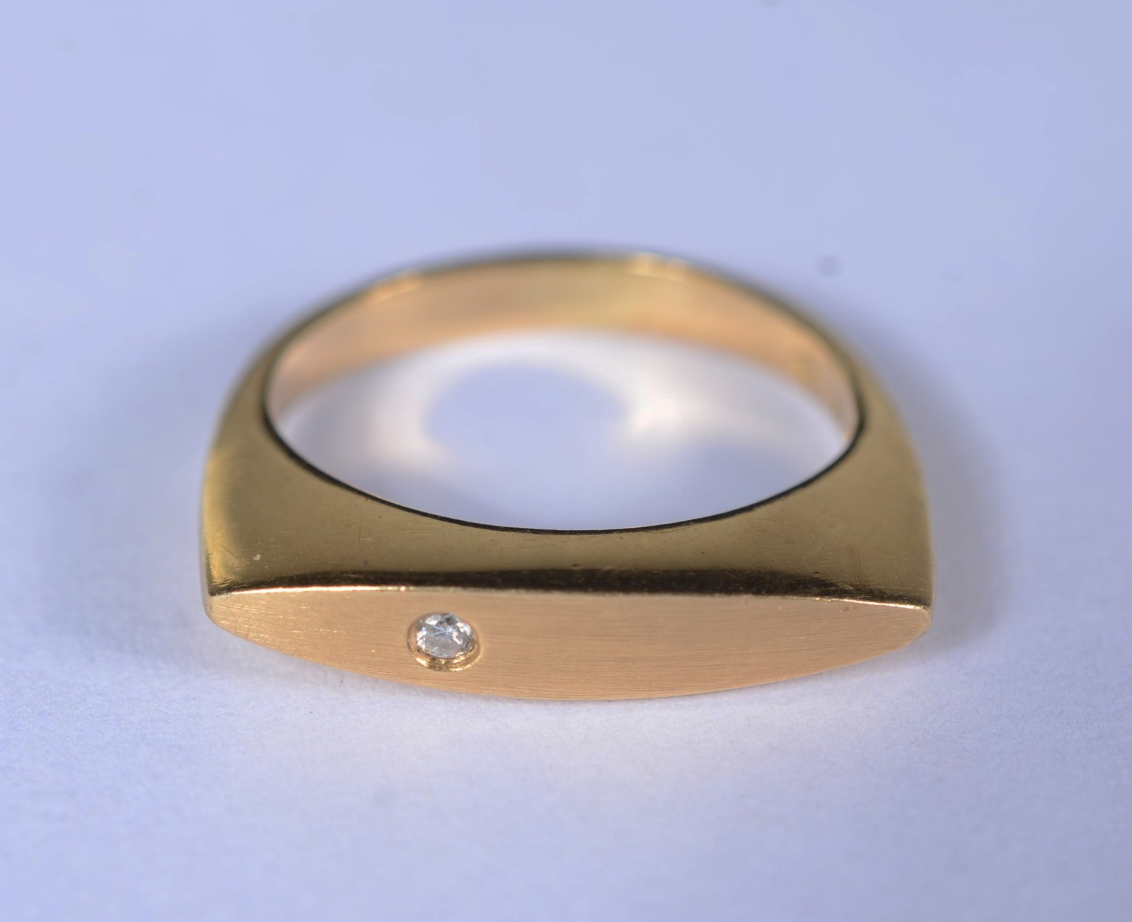 Anel de ouro 18 k., contraste 750 com brilhante, aro 12. (Por motivos... - foto 2 de 8