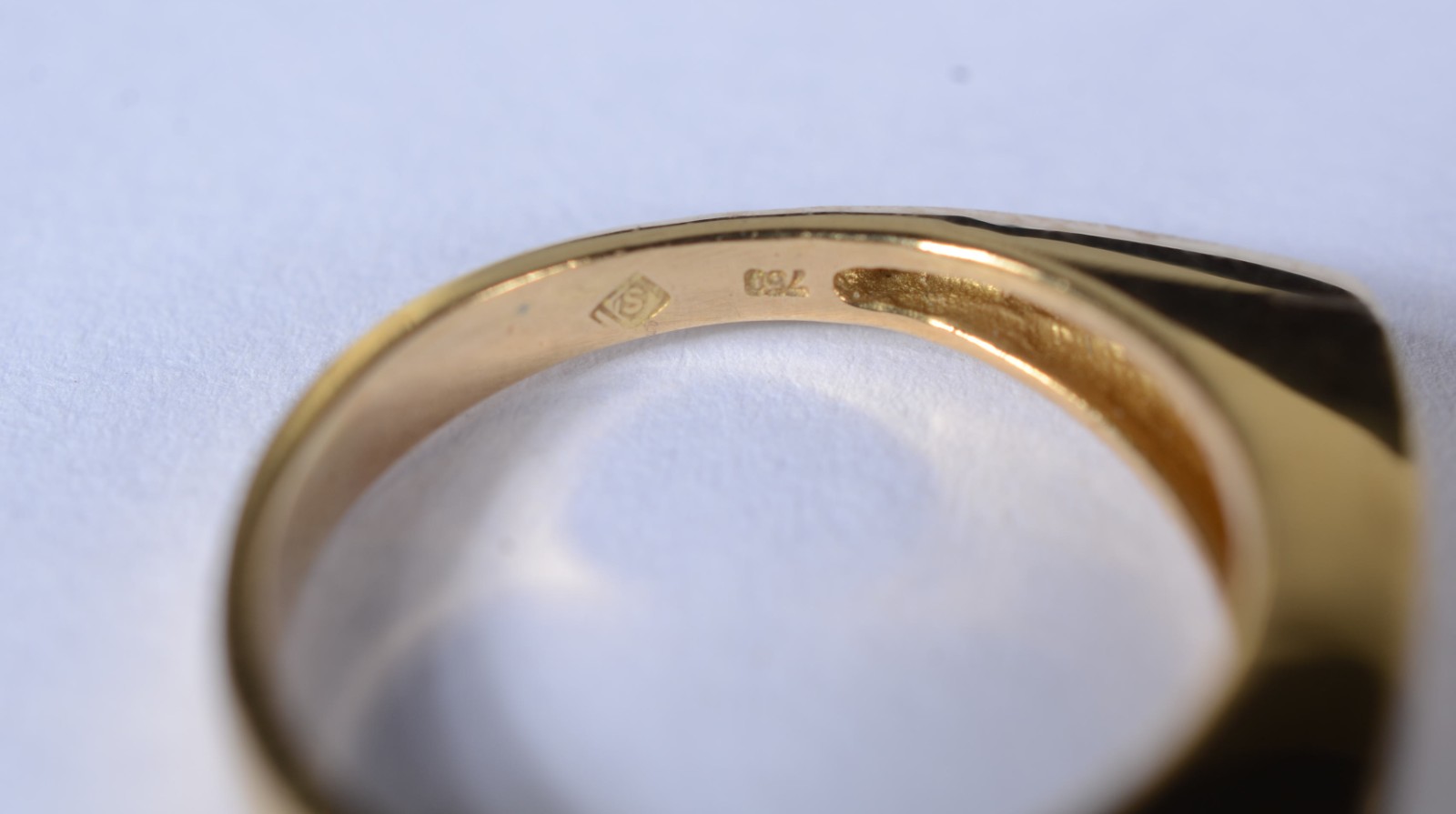 Anel de ouro 18 k., contraste 750 com brilhante, aro 12. (Por motivos... - foto 3 de 8