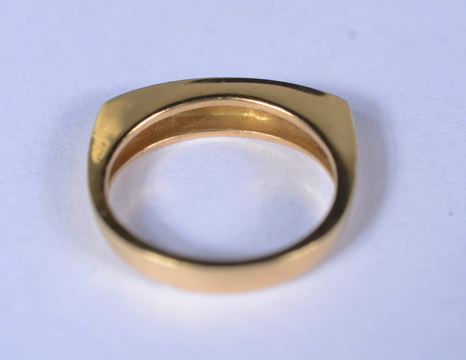 Anel de ouro 18 k., contraste 750 com brilhante, aro 12. (Por motivos... - foto 4 de 8
