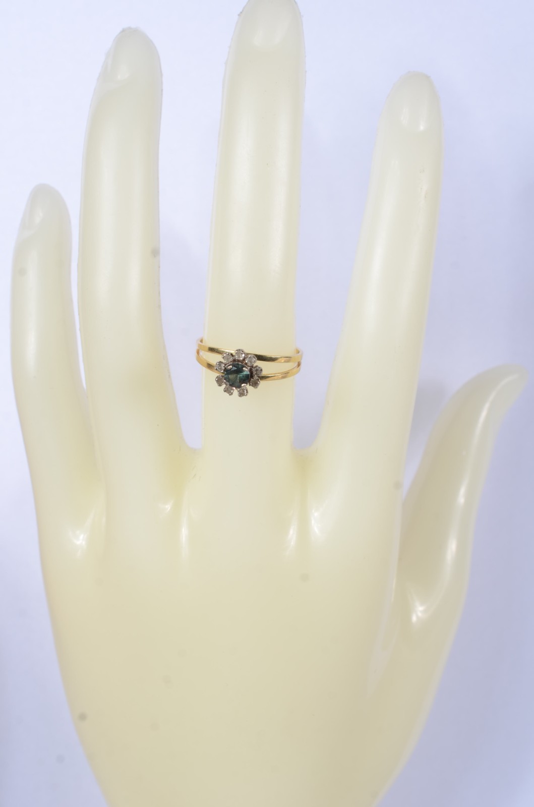 Anel feitio chuveiro de ouro 18 k., e ouro branco com brilhantes e... - foto 9 de 9