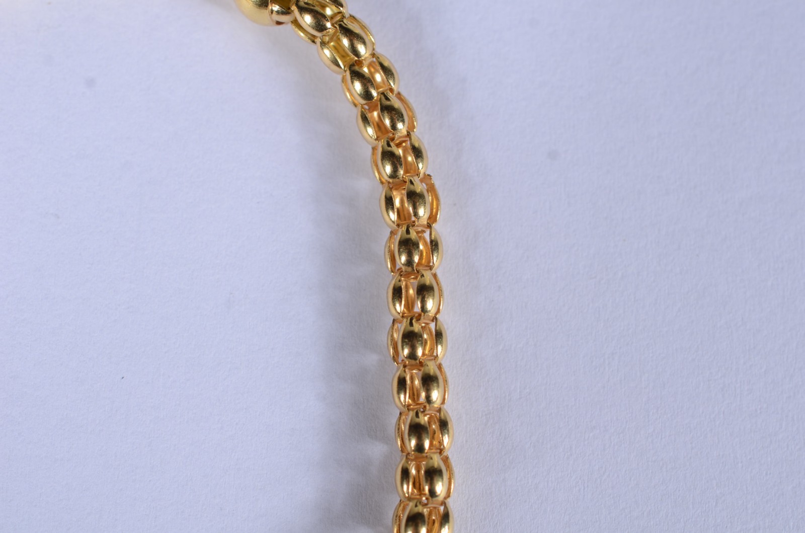 Pulseira de ouro 18 k., feitio elos portugueses. (Por motivos de... - foto 4 de 6
