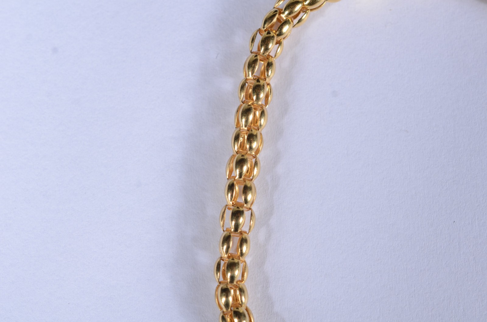 Pulseira de ouro 18 k., feitio elos portugueses. (Por motivos de... - foto 6 de 6