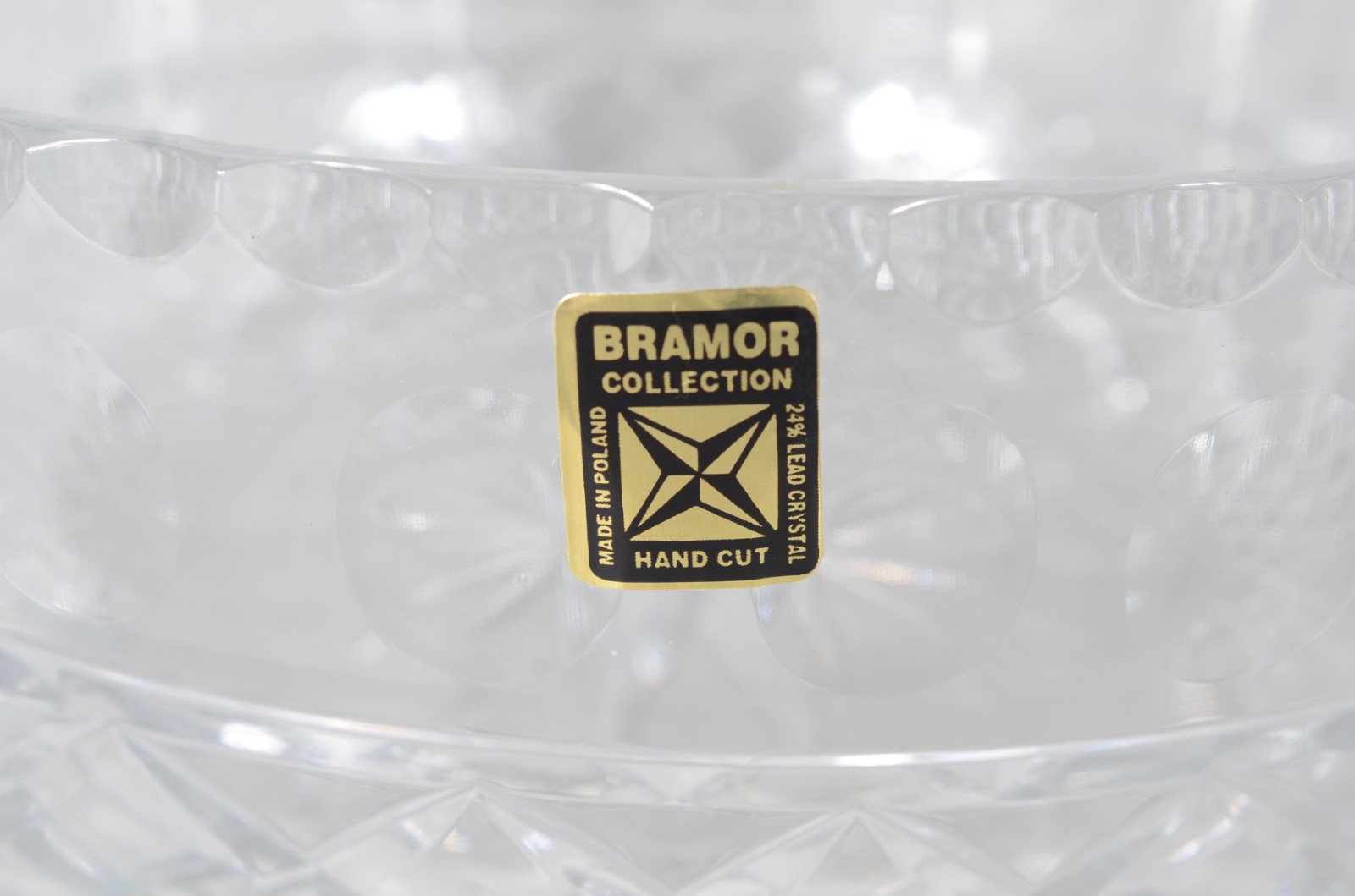 Quatro peças de cristal, sendo: bowl, galheta; castiçal e fruteira. - foto 4 de 8