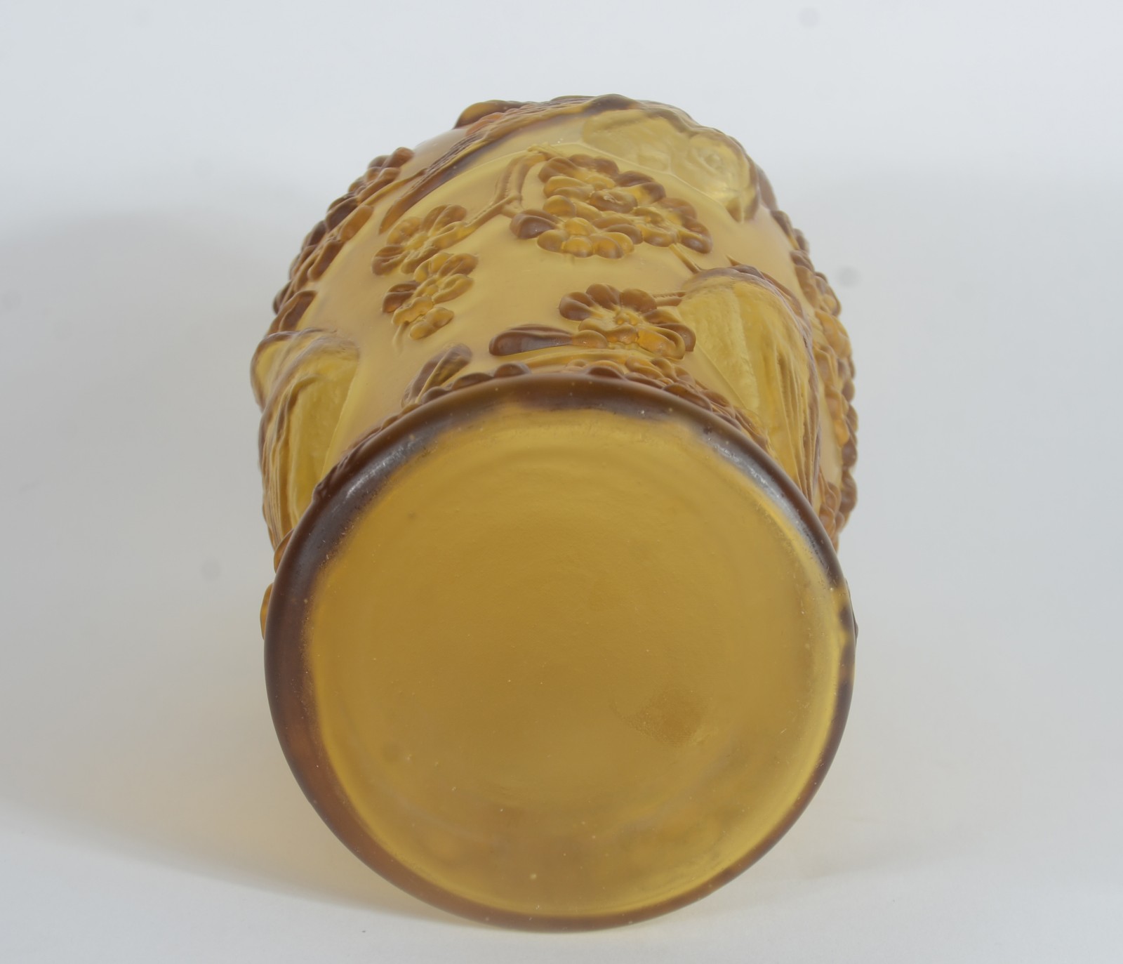 Vaso de cristal amarelo com pássaros e flores em relevo. - foto 5 de 7