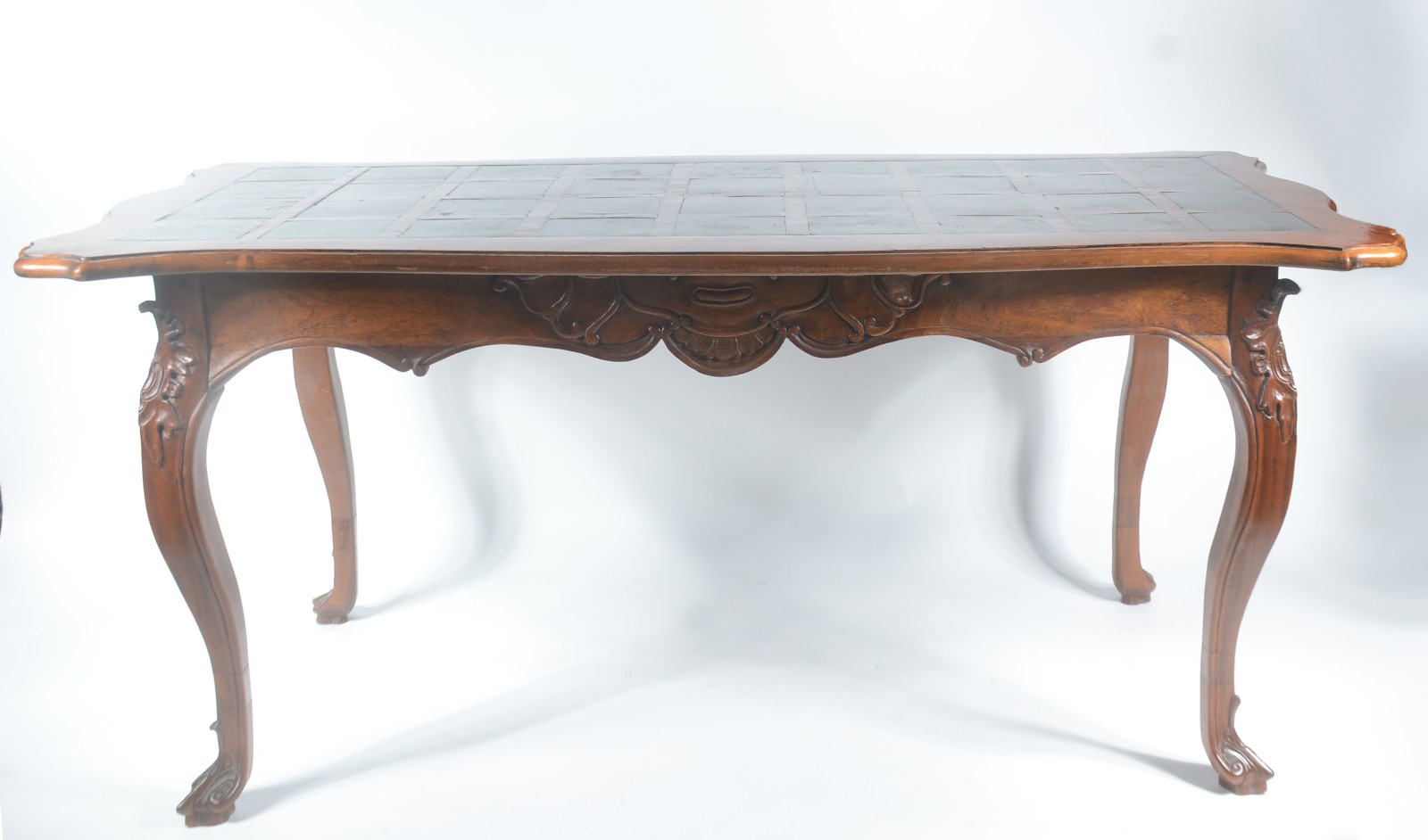 Mesa de jantar de madeira nobre, tampo com detalhes em pedra, saia... - foto 2 de 6