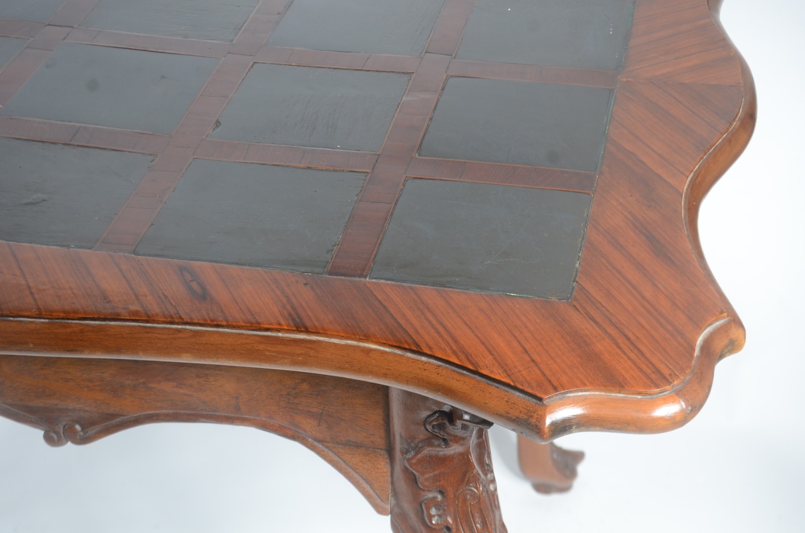 Mesa de jantar de madeira nobre, tampo com detalhes em pedra, saia... - foto 3 de 6