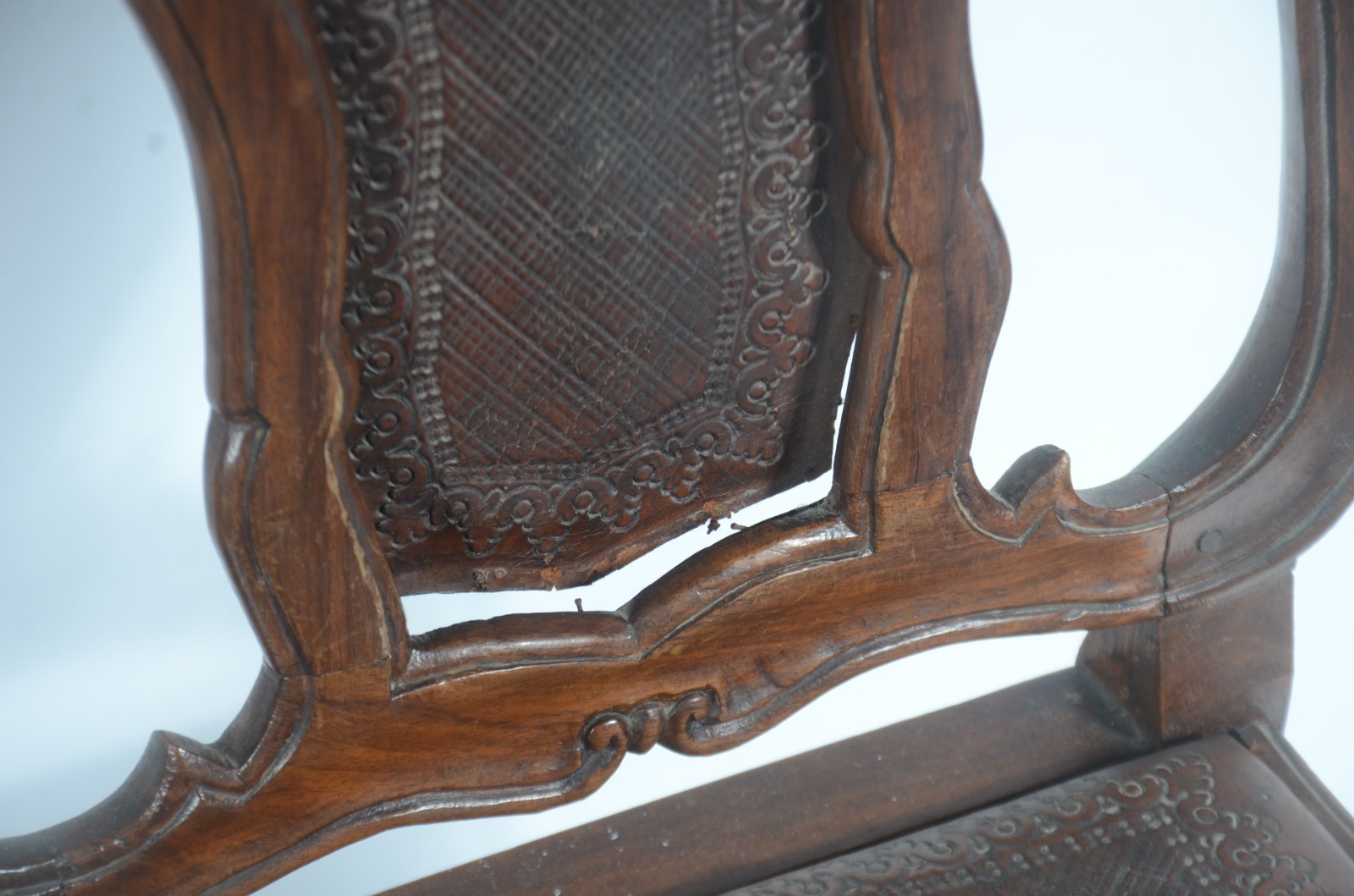 Conjunto com 6 cadeiras de madeira nobre, estilo Dom José. - foto 8 de 8