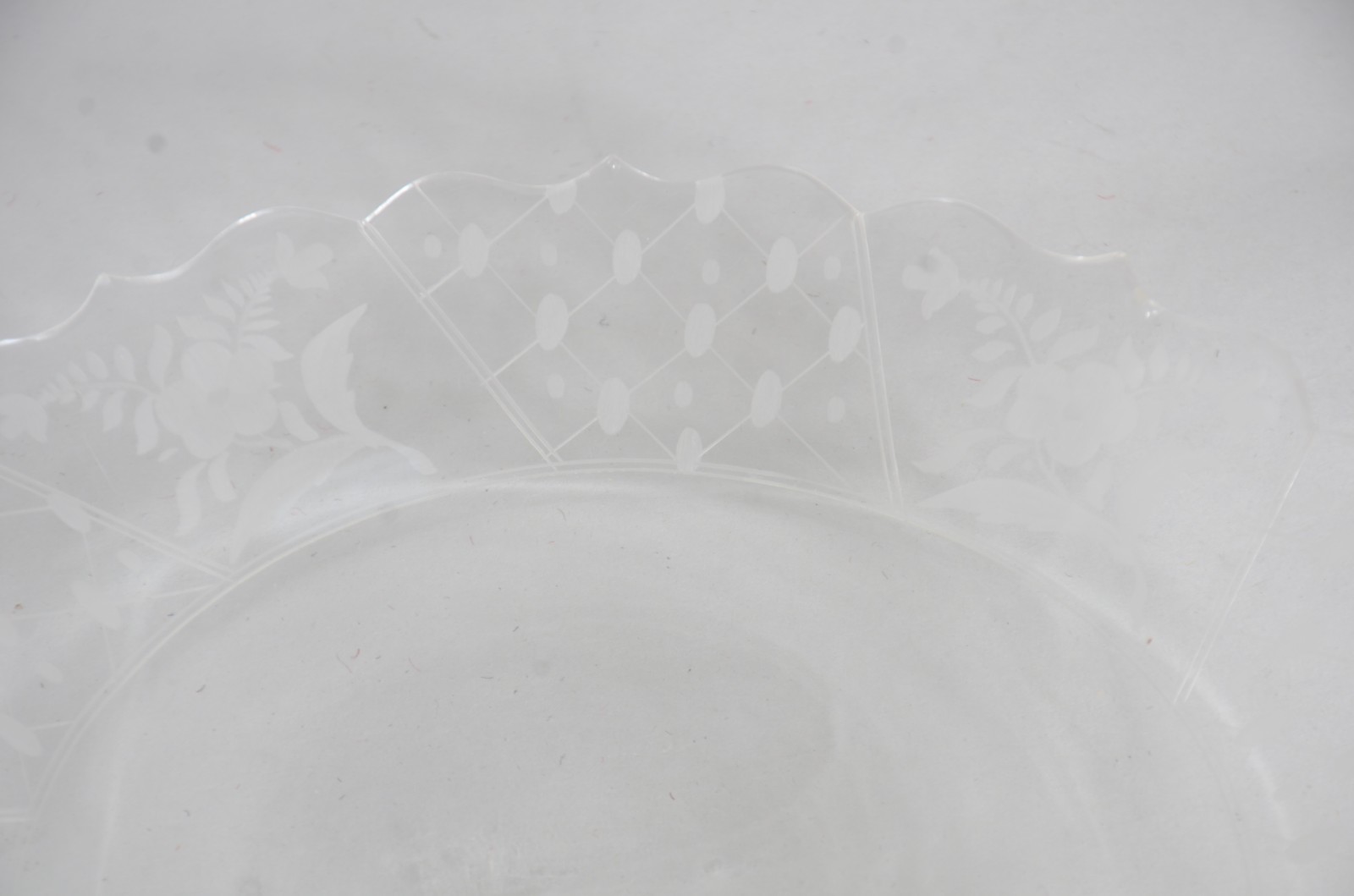 Sete peças diversas, sendo: 2 pratos para bolo, 2 pratos de cristal... - foto 10 de 10