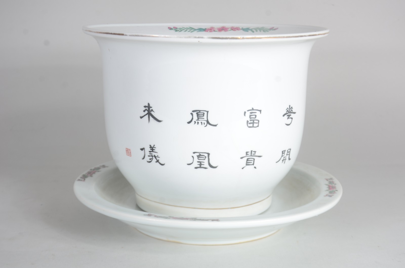 Cachepot com prato de porcelana oriental, fundo branco com ave e... - foto 4 de 11