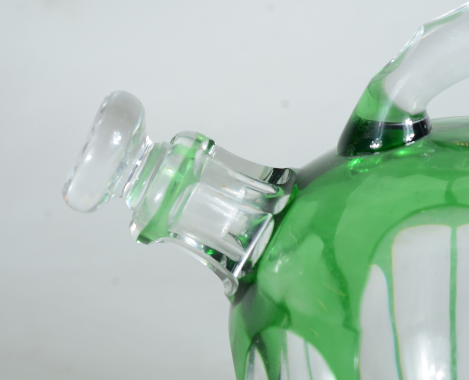 Garrafa de cristal europeu doublé verde facetada, feitio arredondado... - foto 3 de 6