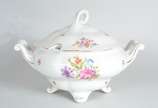 Sopeira de porcelana Polonesa decorada com flor... - Sopeira de porcelana Polonesa decorada com flores em policromia.