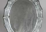 Espelho de mesa de cristal bisotado feitio oval. - Espelho de mesa de cristal bisotado feitio oval.
