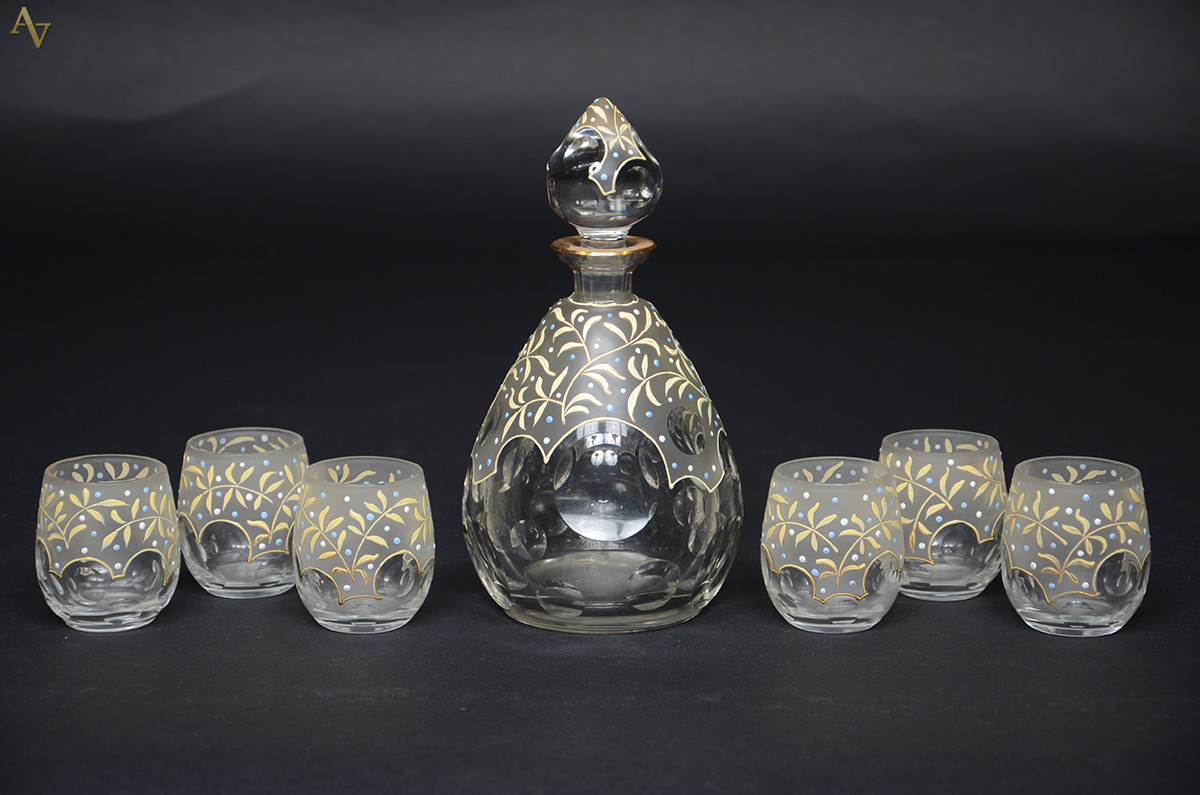Conjunto de licoreira e 6 copos de cristal esmaltado, decorados com...
