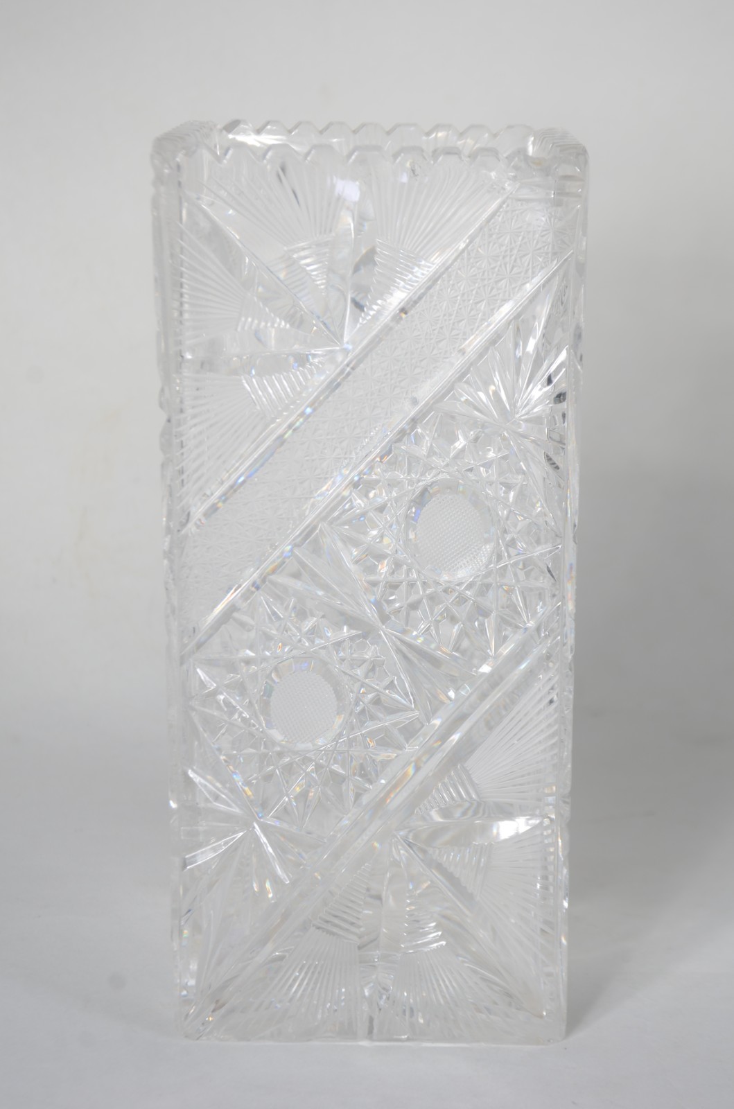 Vaso de cristal feitio quadrangular lapidado. - foto 1 de 9