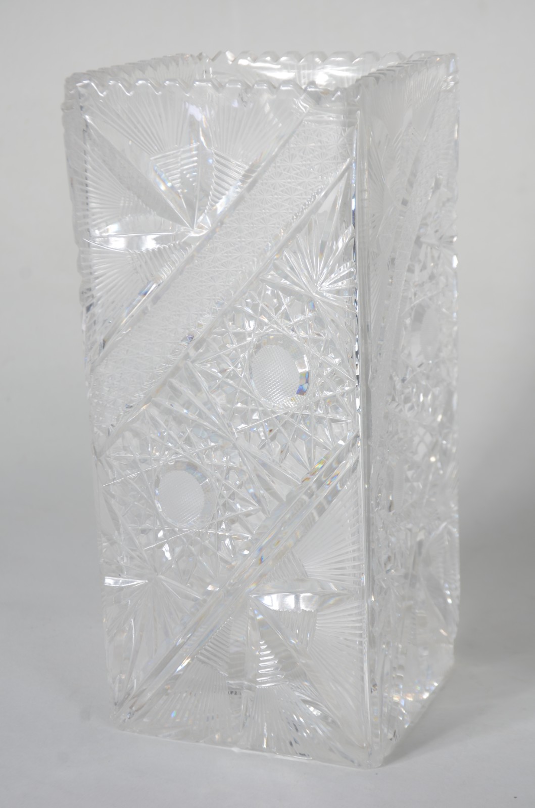 Vaso de cristal feitio quadrangular lapidado. - foto 2 de 9