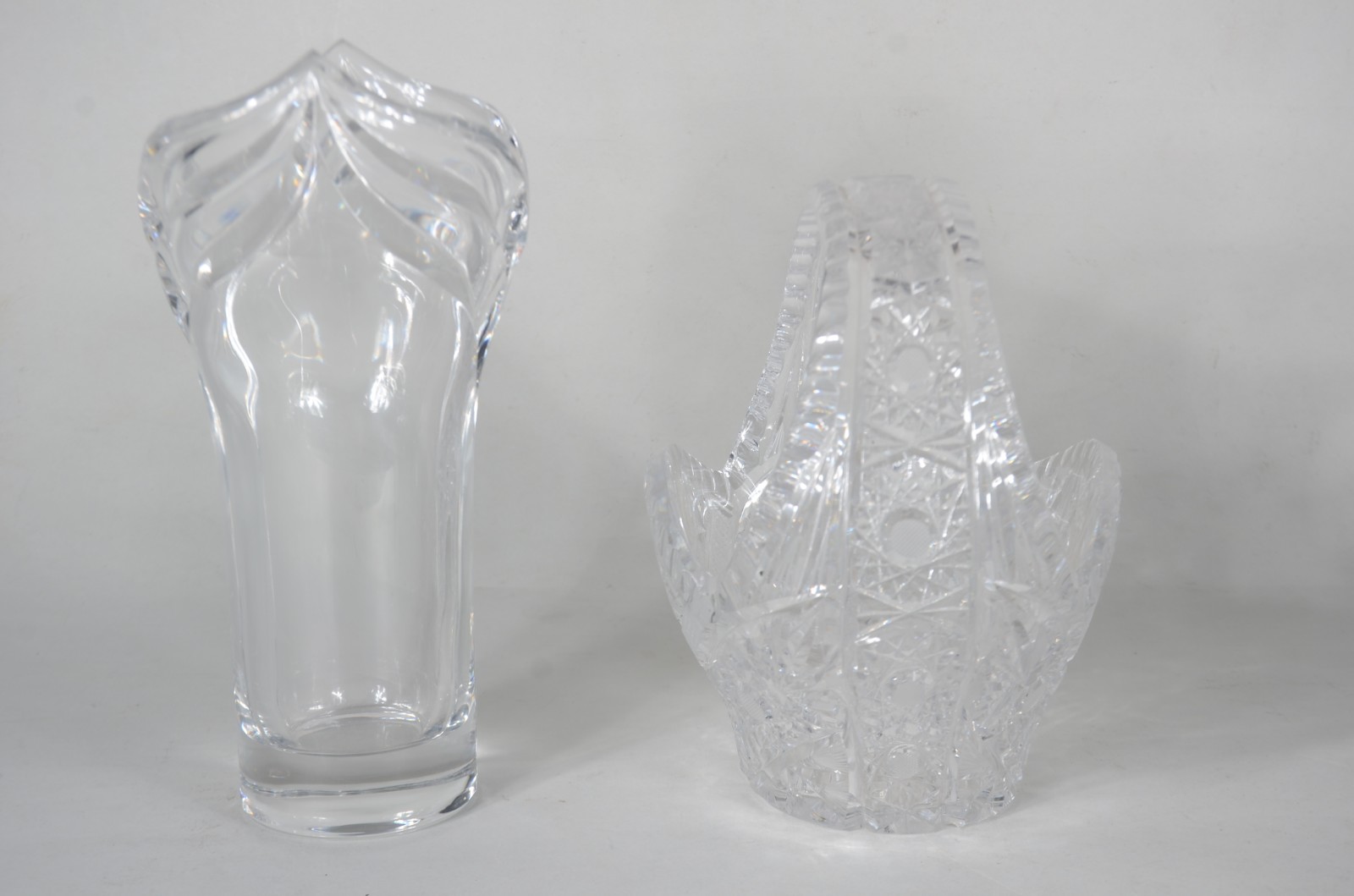 Duas peças de cristal, sendo: vaso e uma cesta. - foto 3 de 8