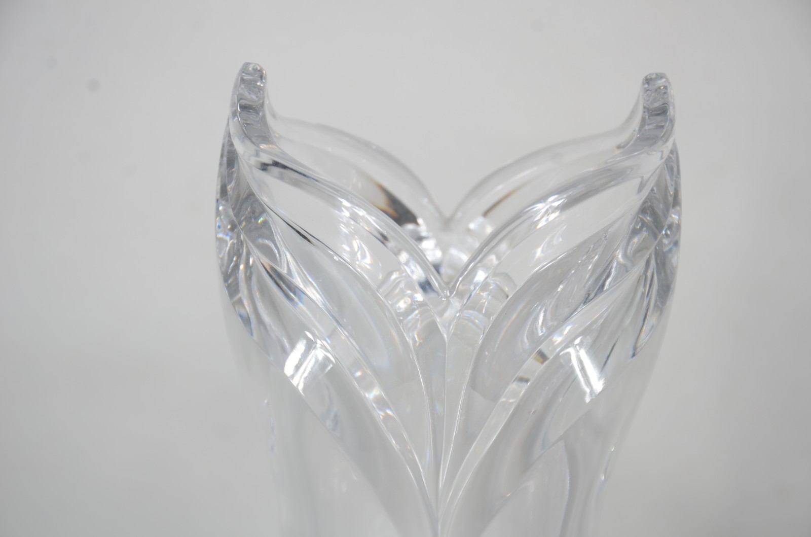 Duas peças de cristal, sendo: vaso e uma cesta. - foto 4 de 8