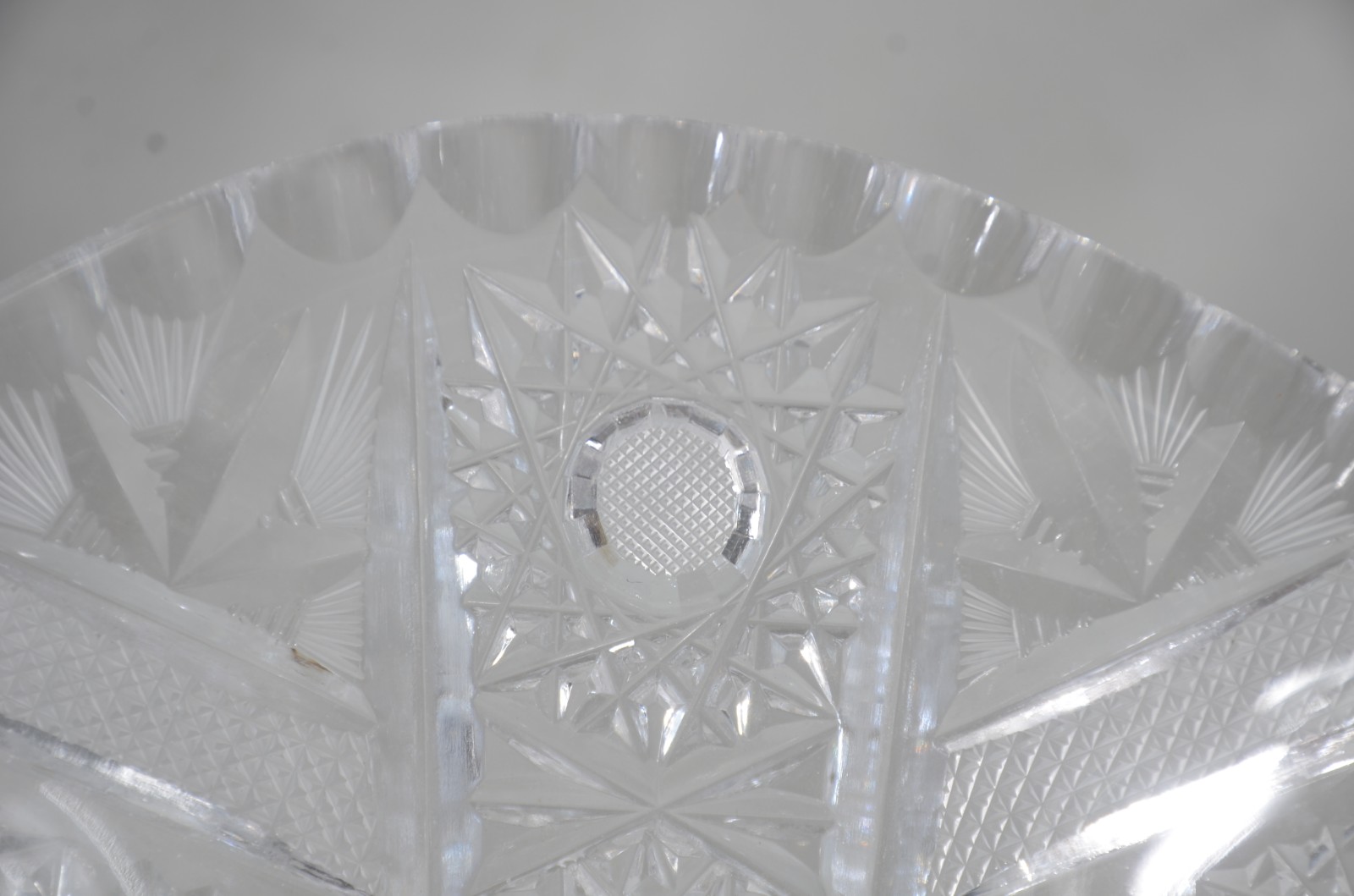 Duas peças de cristal, sendo: vaso e uma cesta. - foto 7 de 8