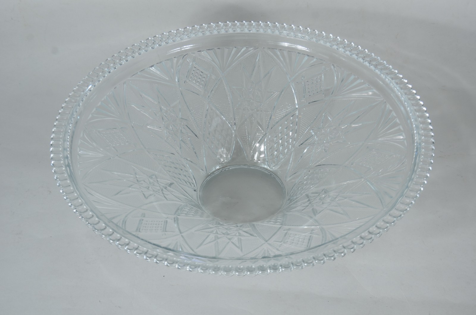 Centro de mesa de cristal tcheco lapidado. - foto 2 de 7