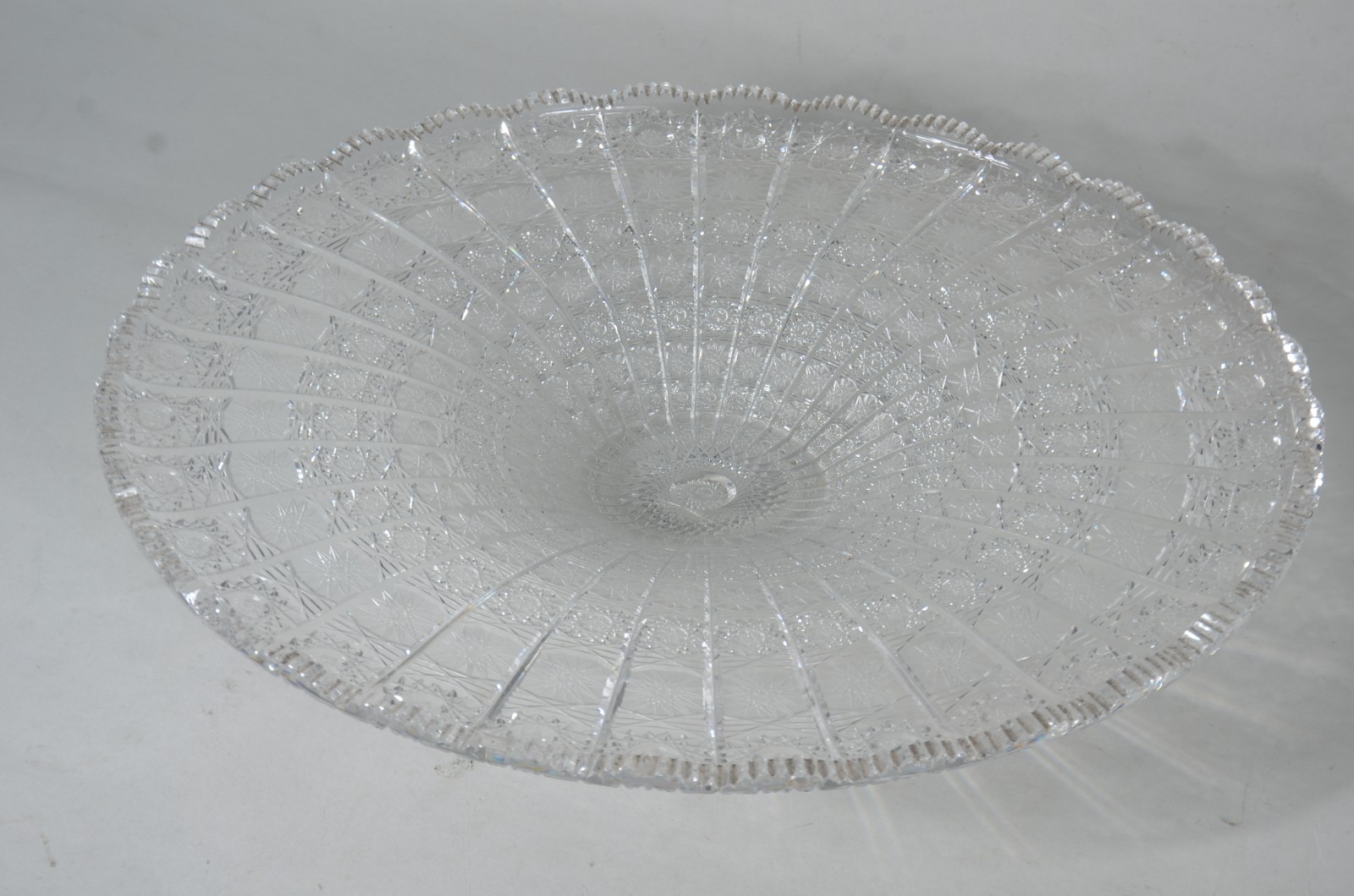 Fruteira de cristal tcheco lapidado. - foto 1 de 11