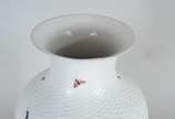 HEREND,  - Vaso de porcelana húngara Herend com pássaros em policromia.