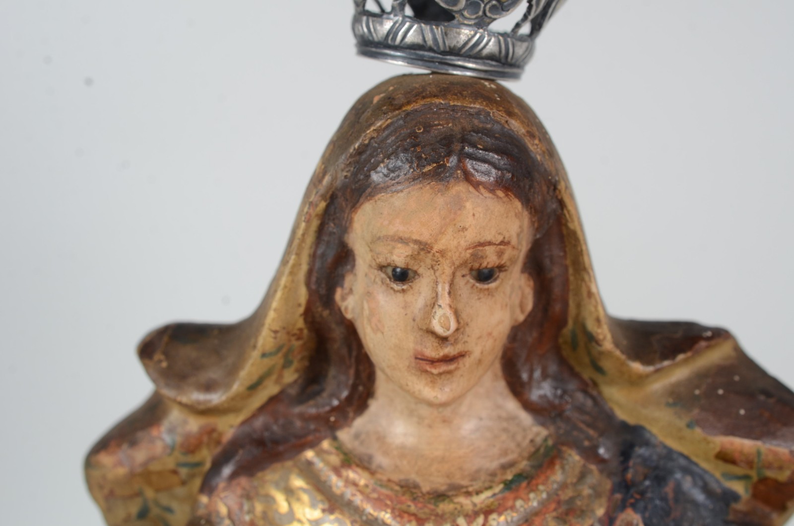 Nossa Senhora - Imagem de madeira policromada, coroa de prata. Com... - foto 5 de 9