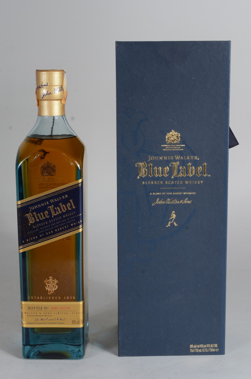 Garrafa de whisky Johnnie Walker Blue Label, na caixa. - foto 1 de 11
