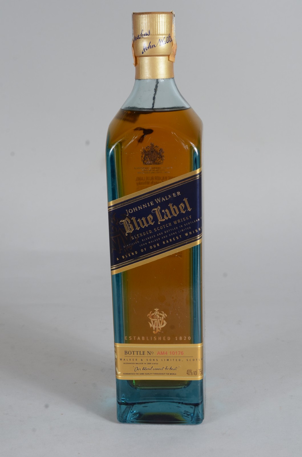 Garrafa de whisky Johnnie Walker Blue Label, na caixa. - foto 3 de 11