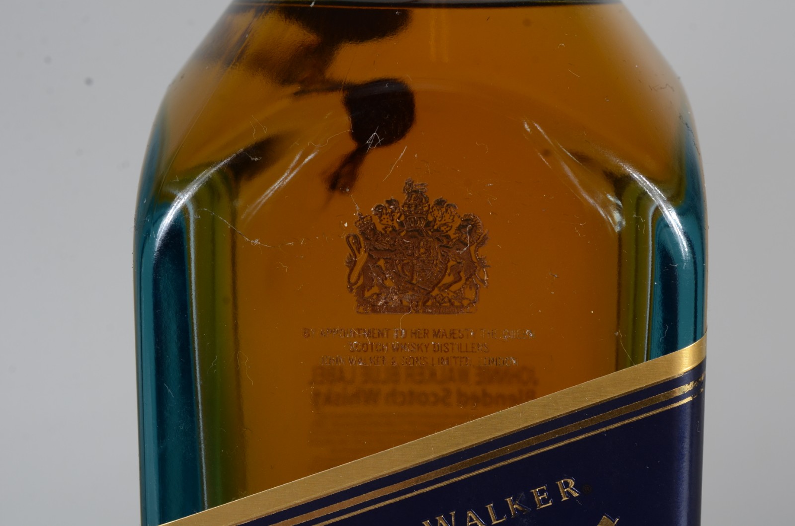 Garrafa de whisky Johnnie Walker Blue Label, na caixa. - foto 6 de 11