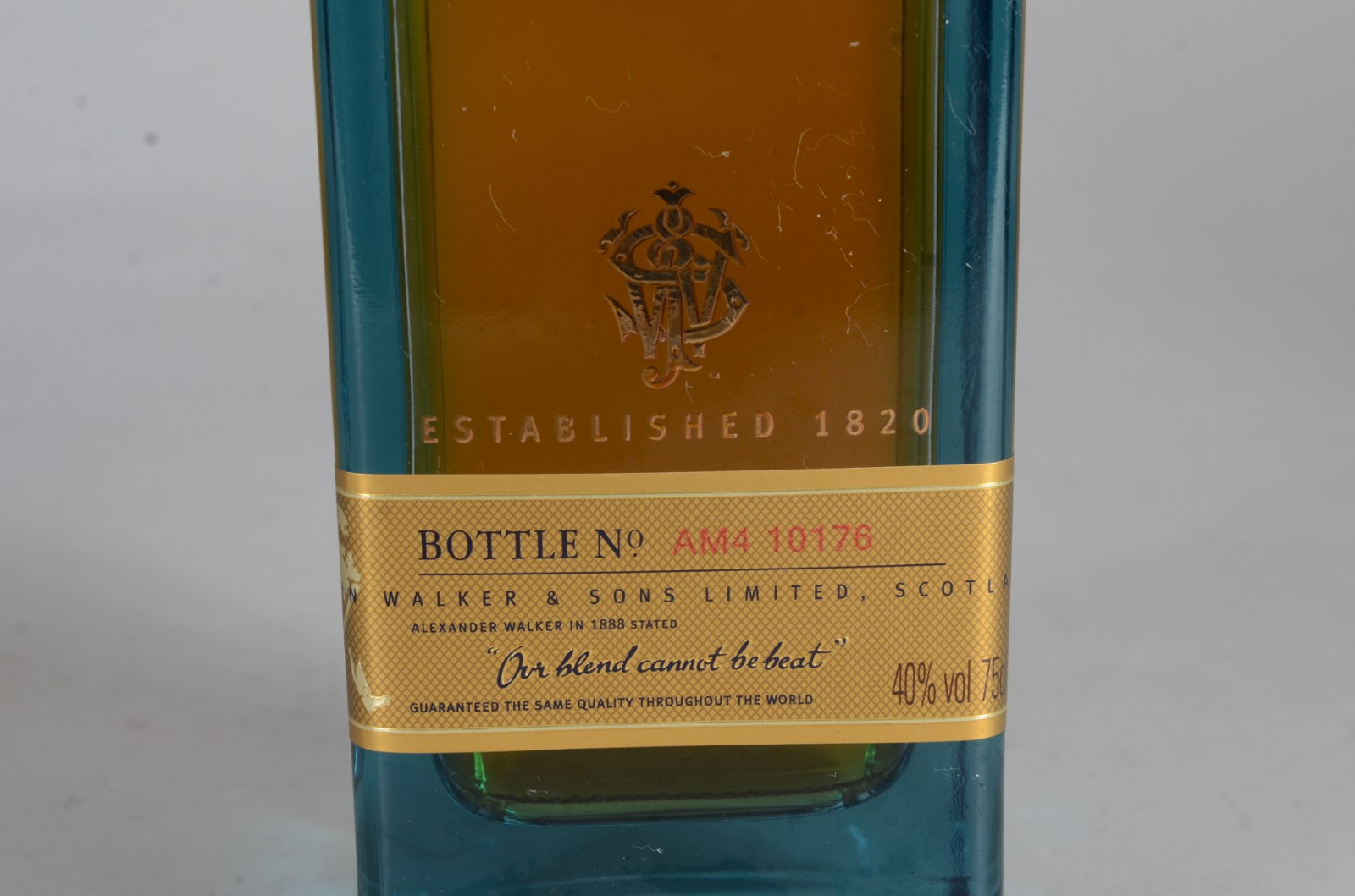 Garrafa de whisky Johnnie Walker Blue Label, na caixa. - foto 8 de 11