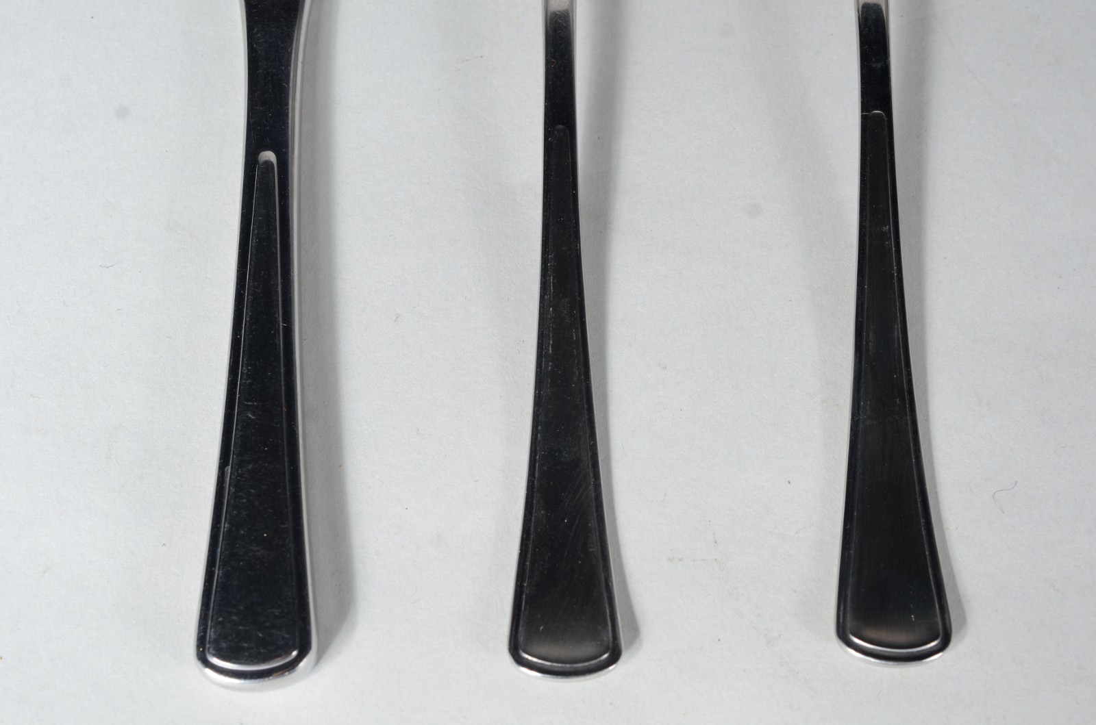 Faqueiro de aço Inox, composto de: 12 colheres, 24 garfos, 12 facas... - foto 5 de 6