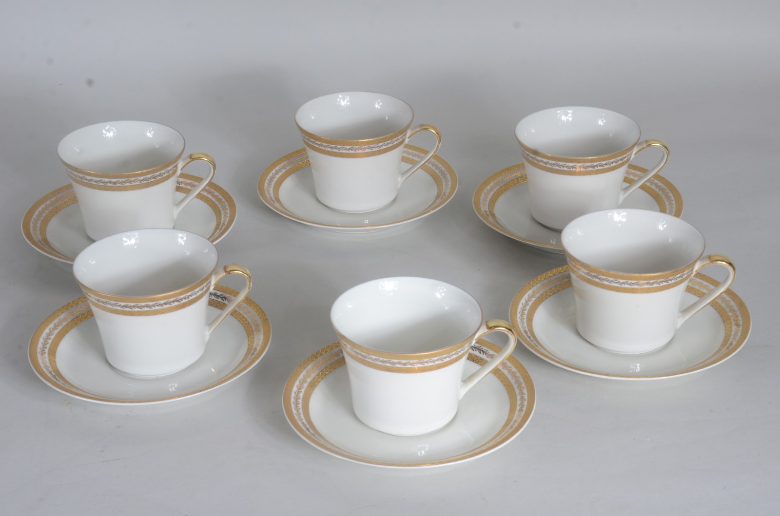 Conjunto de 6 xícaras com pires de chá de porcelana alemã Bavaria... - foto 1 de 6