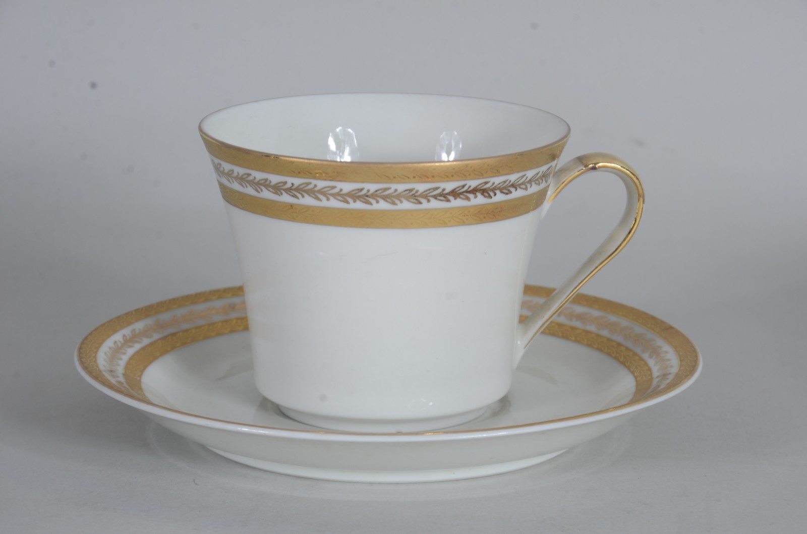 Conjunto de 6 xícaras com pires de chá de porcelana alemã Bavaria... - foto 2 de 6