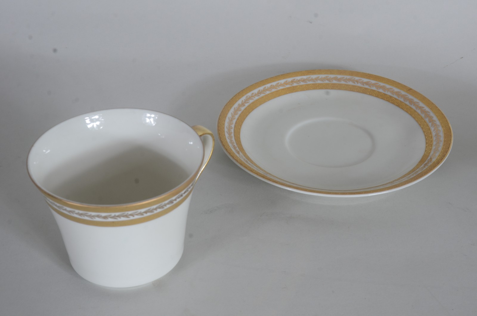 Conjunto de 6 xícaras com pires de chá de porcelana alemã Bavaria... - foto 3 de 6